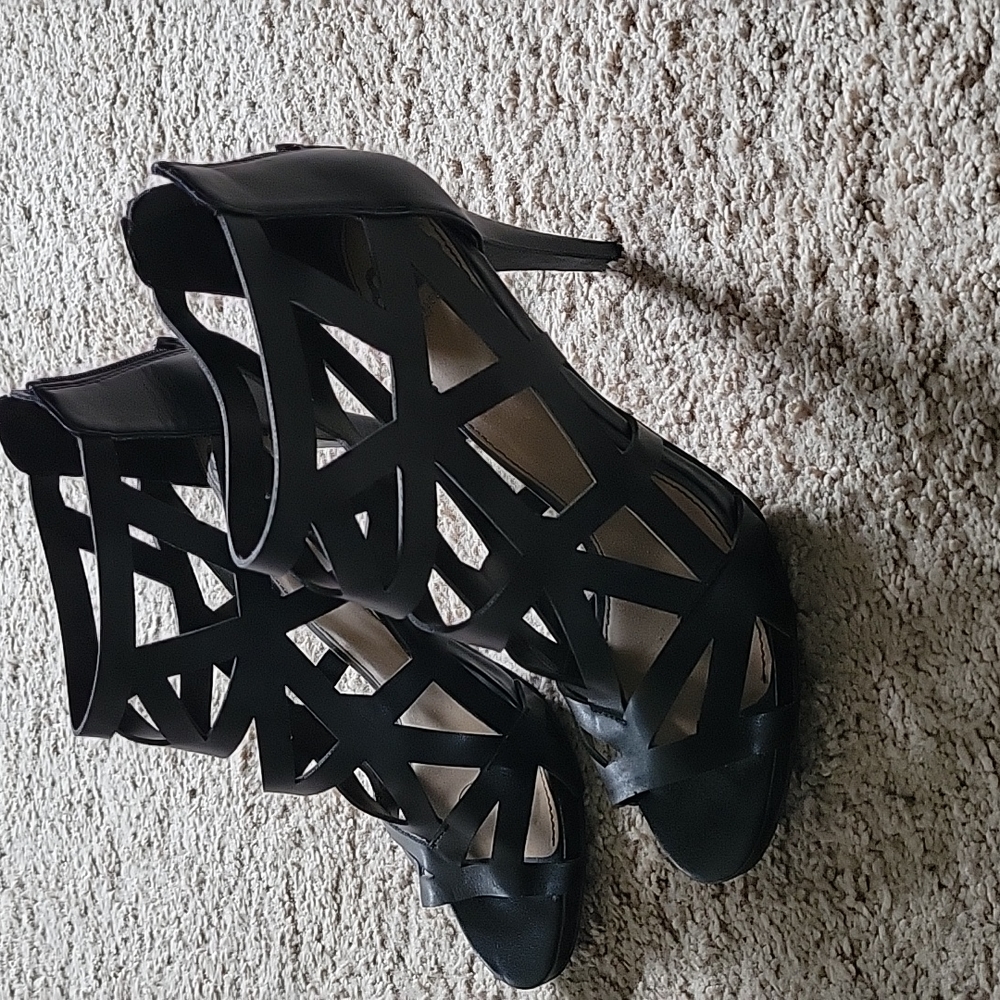 Fergilicious 9M heels